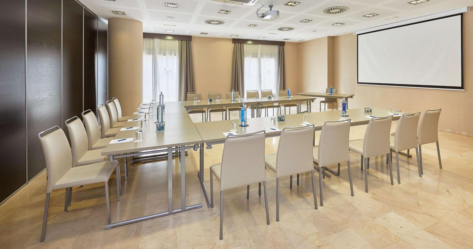 Nh Alicante Bagian luar foto