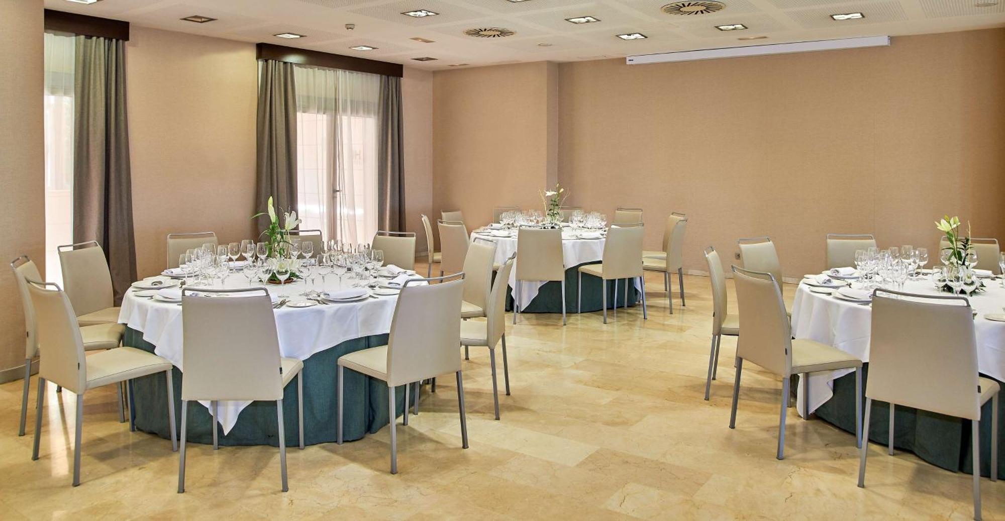 Nh Alicante Bagian luar foto