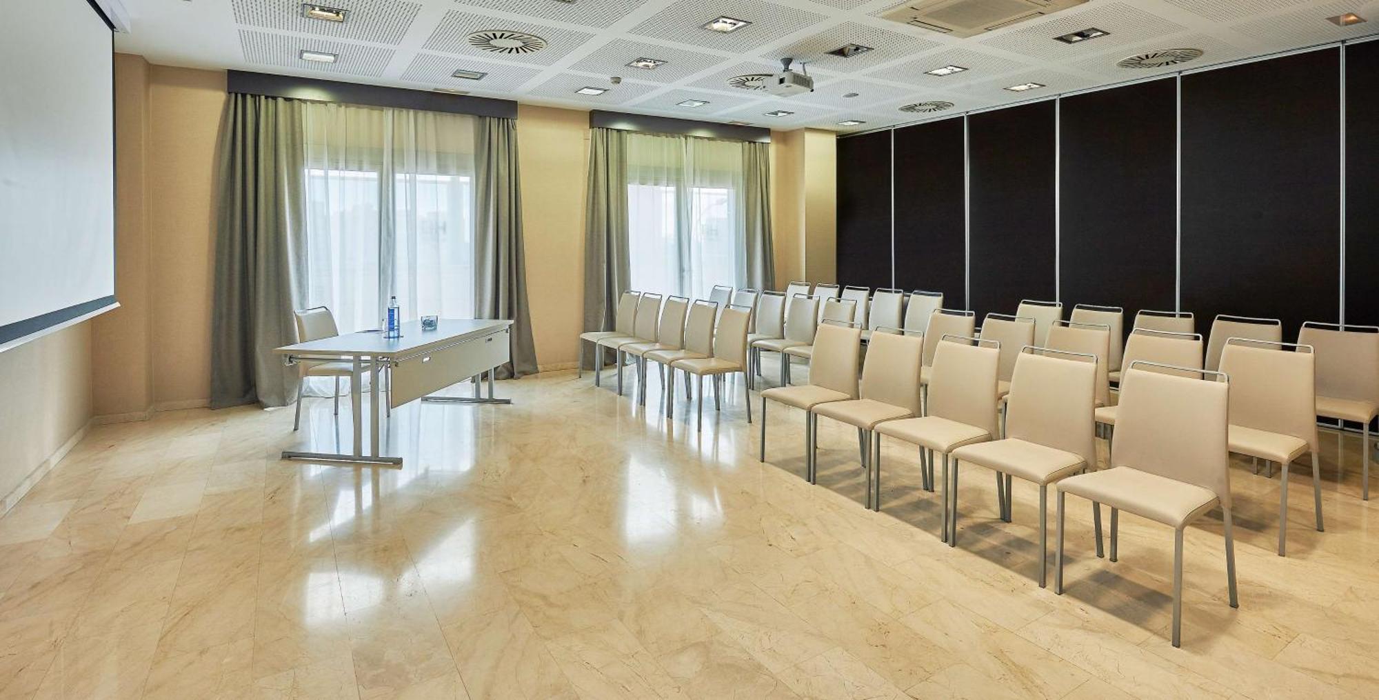 Nh Alicante Bagian luar foto